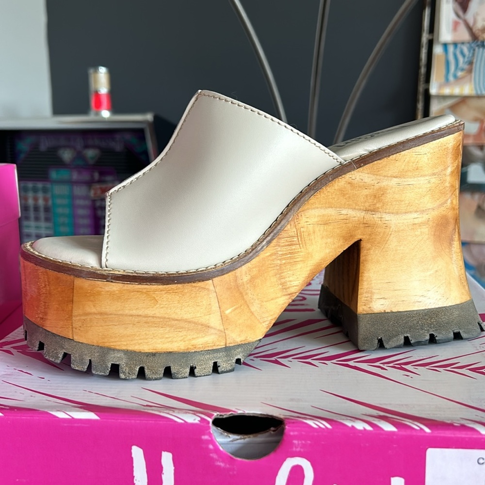 Women's Cream Sandals with Wooden Heel - Picture 4 of 5